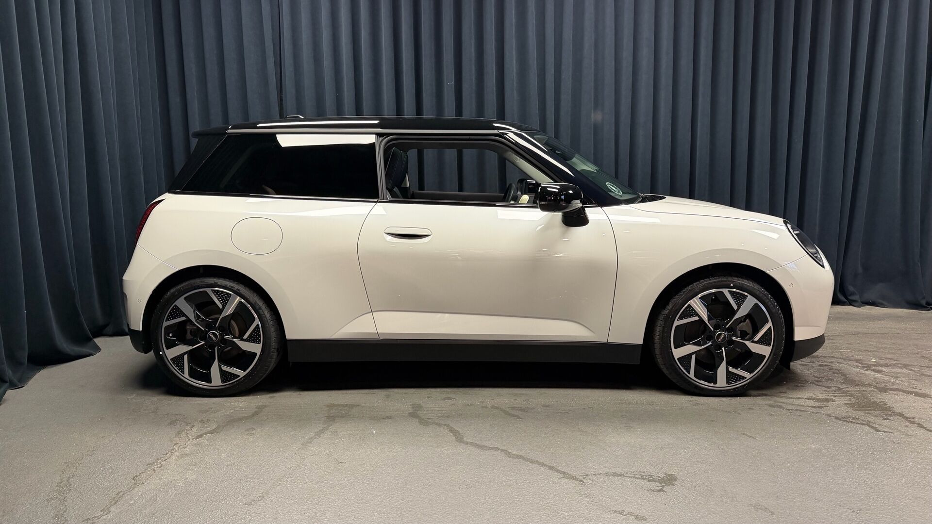 Hvid Mini Cooper fra 2024
