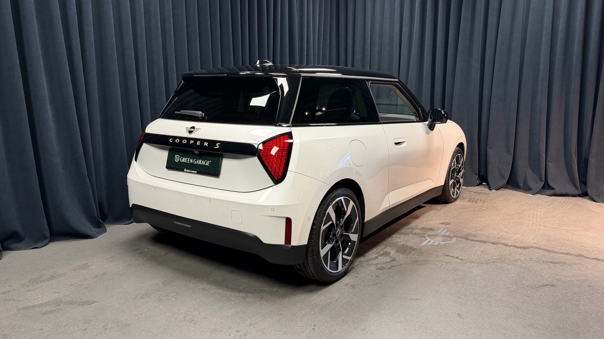 Hvid Mini Cooper fra 2024