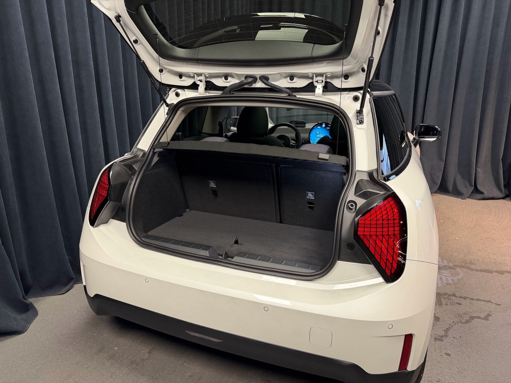 Hvid Mini Cooper fra 2024