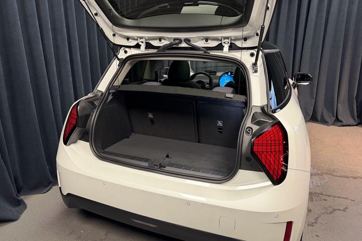 Hvid Mini Cooper fra 2024