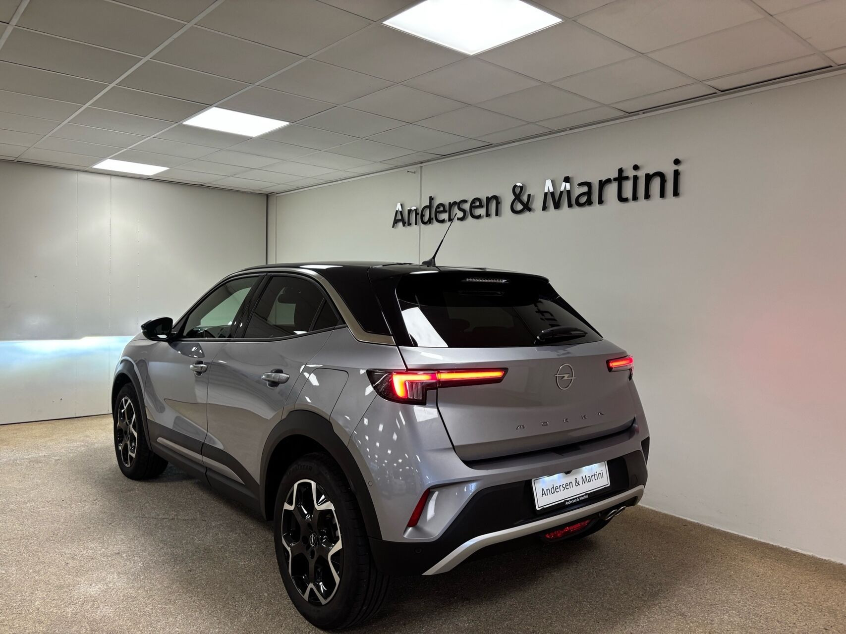 Grå Opel Mokka fra 2023