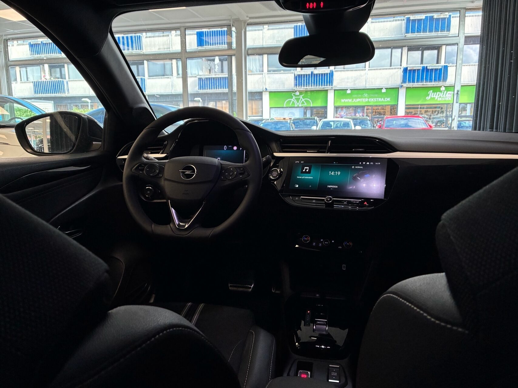 Sort Opel Corsa-e fra 2024