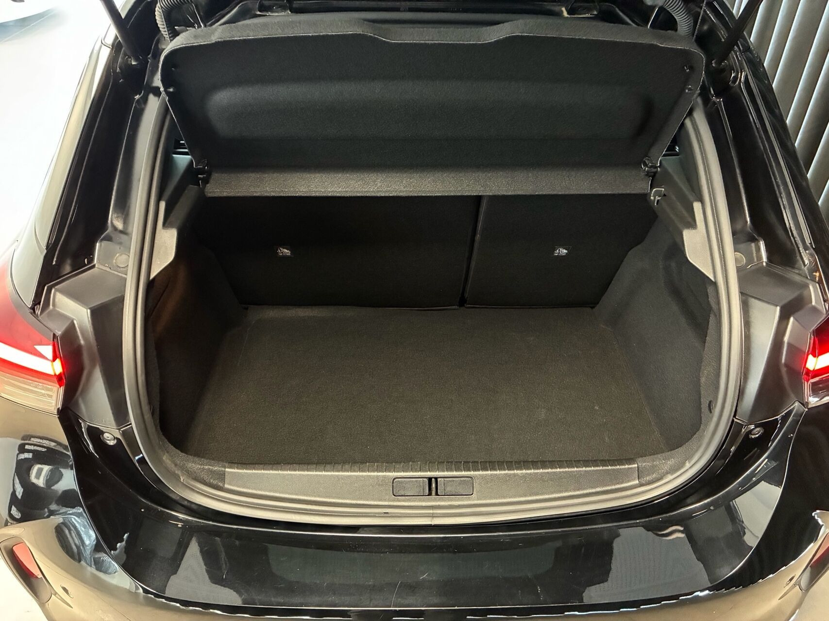Sort Opel Corsa-e fra 2024