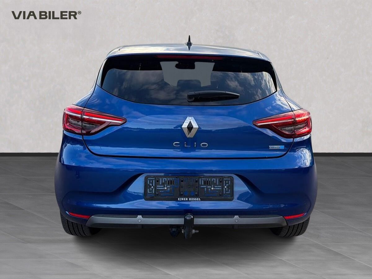 Blå Renault Clio fra 2023
