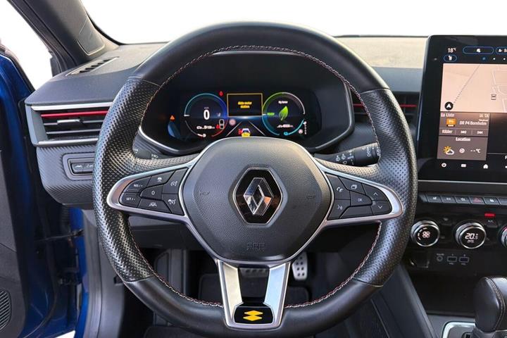 Blå Renault Clio fra 2023