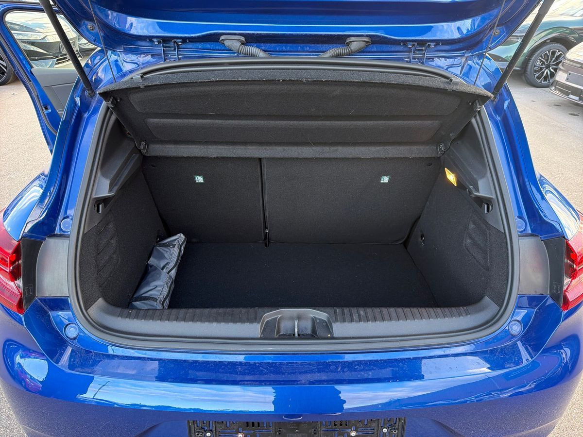 Blå Renault Clio fra 2023