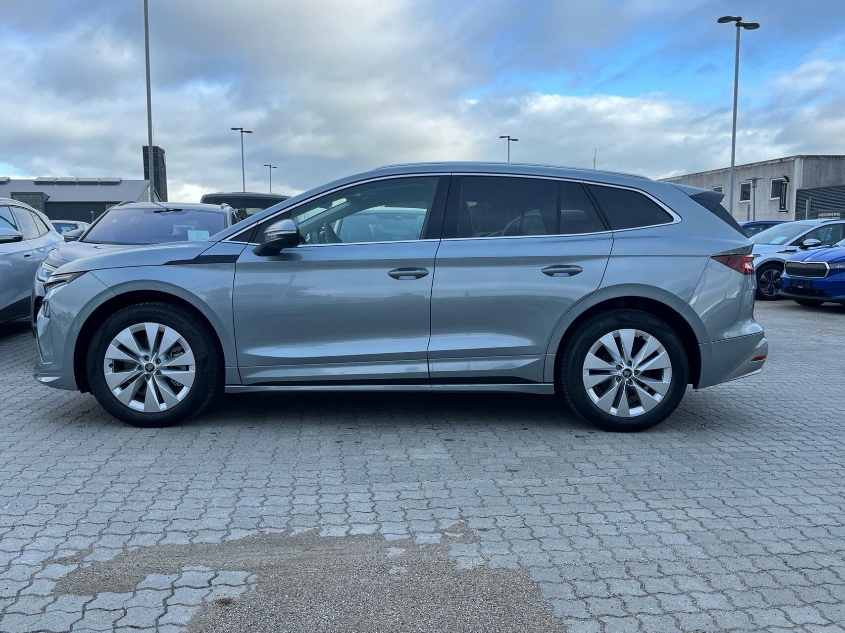 Grå Skoda Enyaq fra 2026