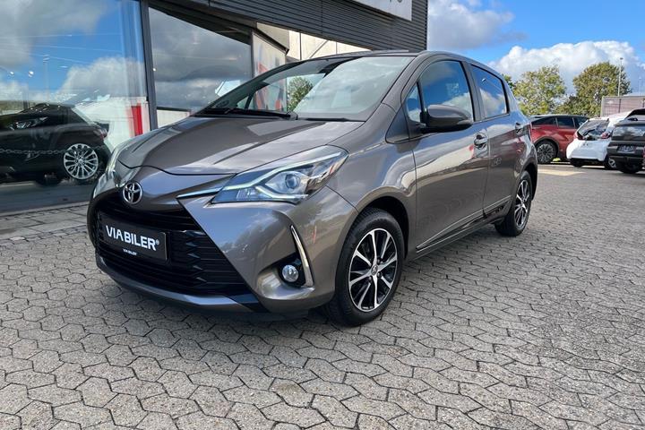 Bronze Toyota Yaris fra 2020