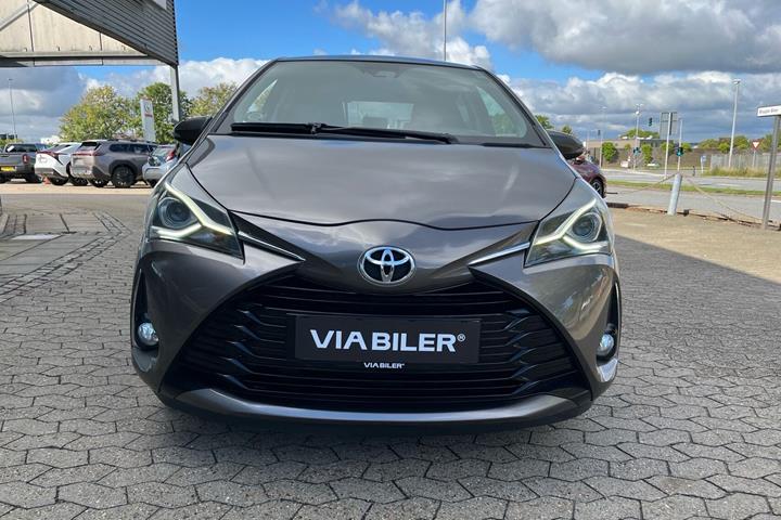 Bronze Toyota Yaris fra 2020