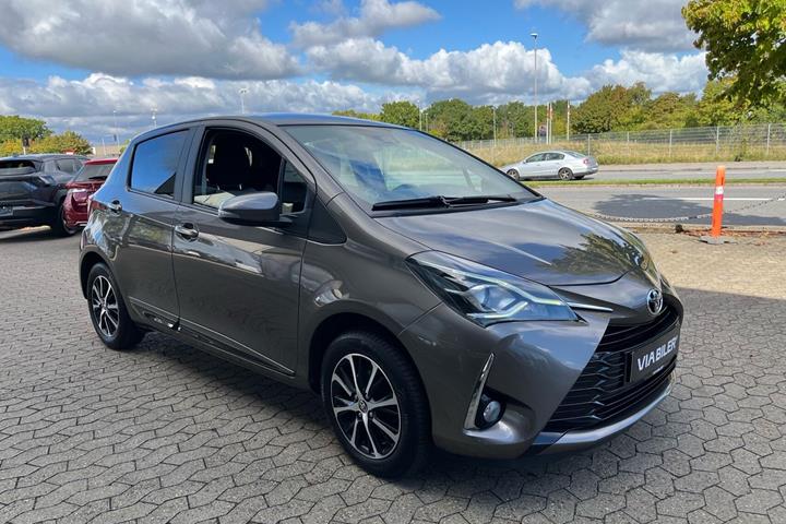 Bronze Toyota Yaris fra 2020