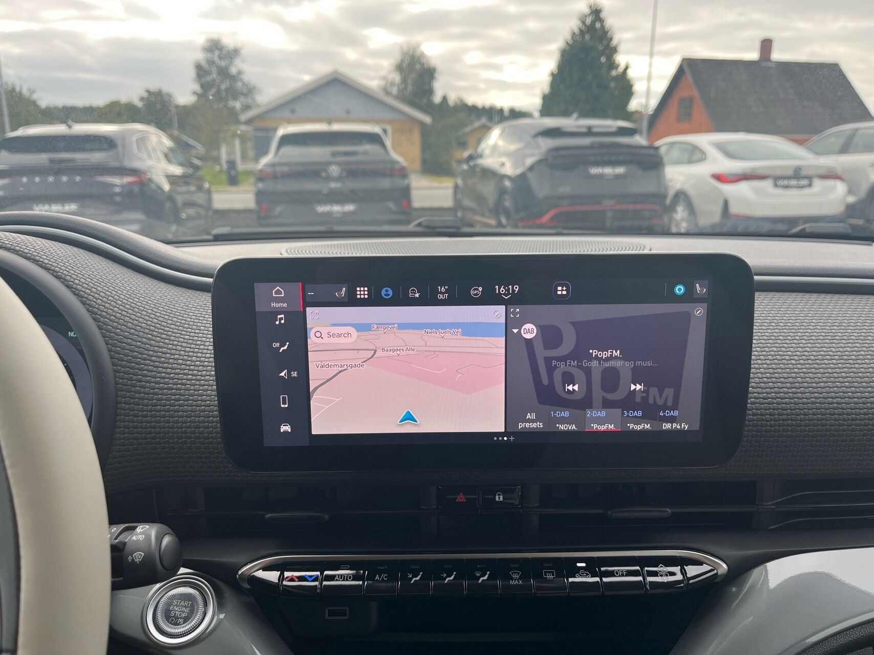 Grå Fiat 500e fra 2023