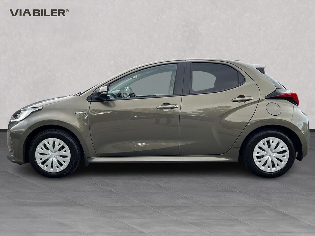 Bronze Toyota Yaris fra 2021