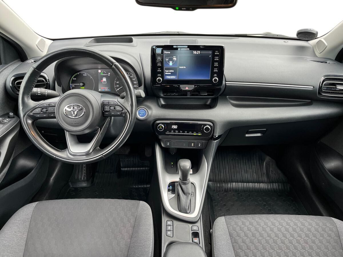 Bronze Toyota Yaris fra 2021