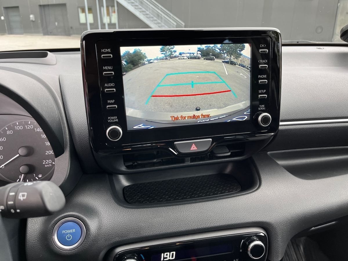 Bronze Toyota Yaris fra 2021