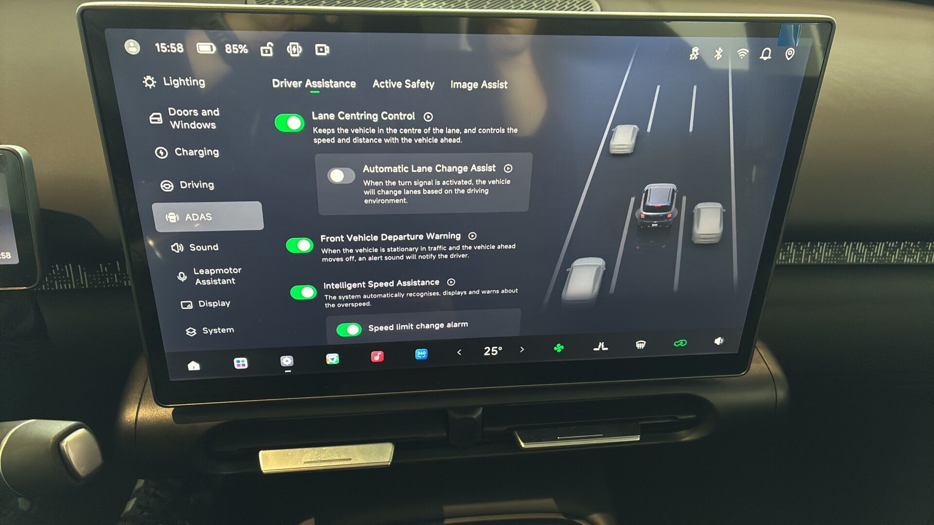 Blå Leapmotor B03X fra 2026