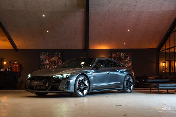 Grå Audi RS e-tron GT fra 2022