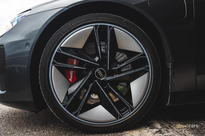 Grå Audi RS e-tron GT fra 2022
