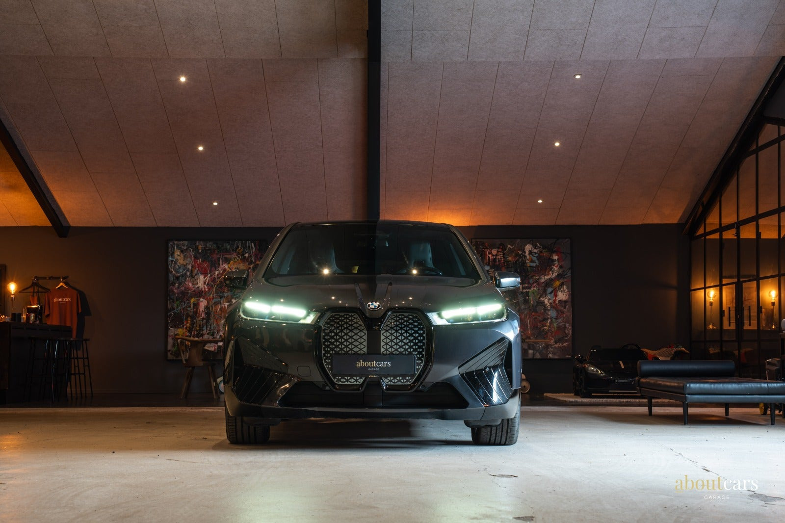 Grå BMW iX fra 2022