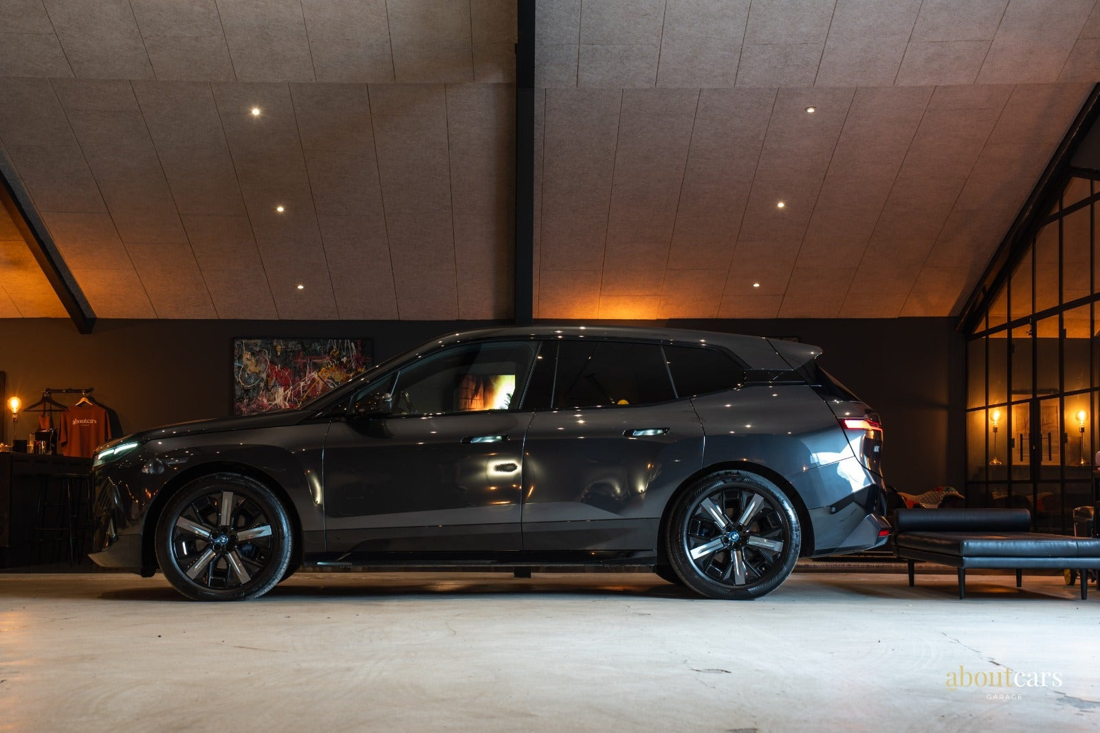 Grå BMW iX fra 2022