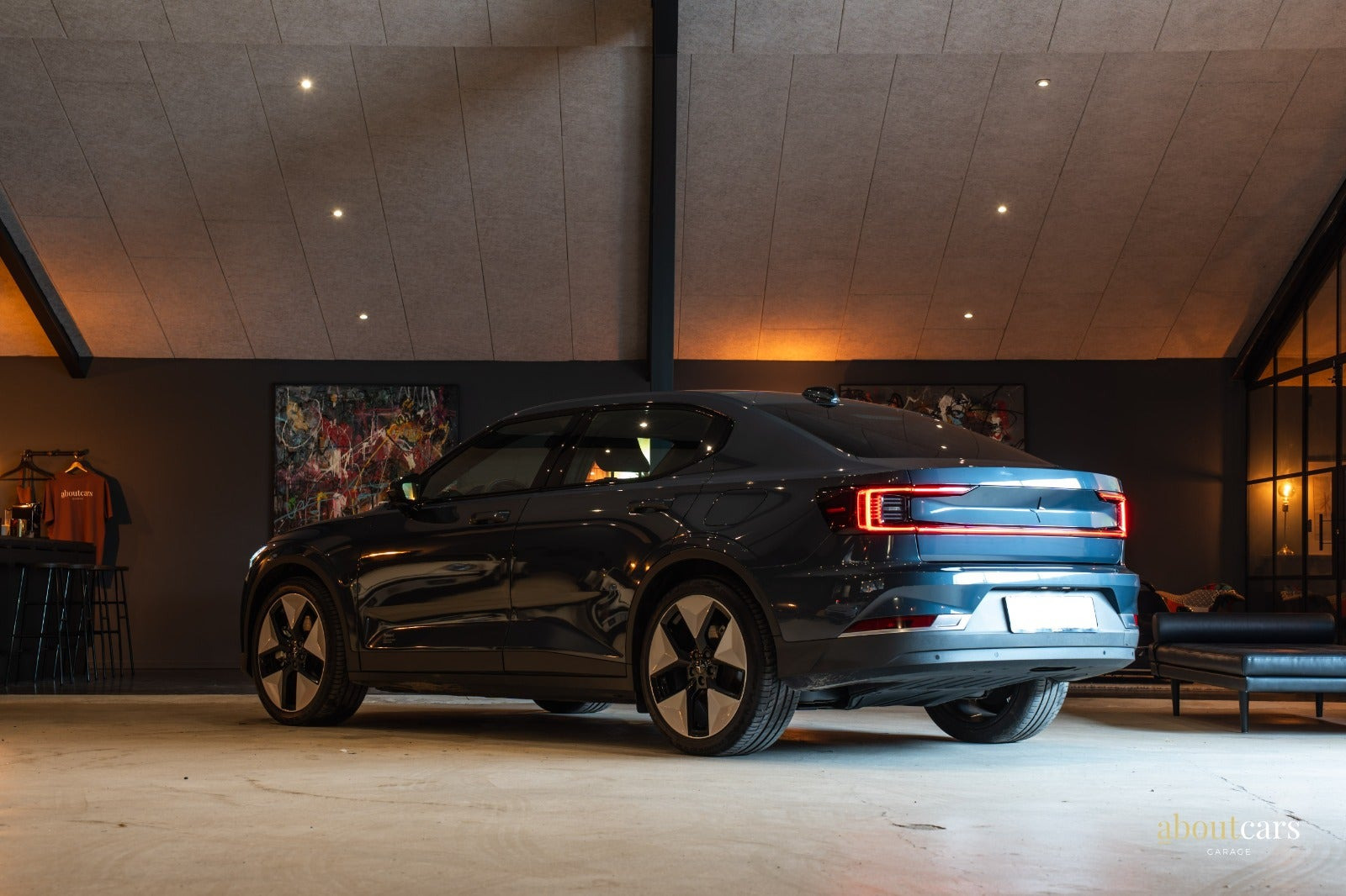 Blå Polestar 2 fra 2023