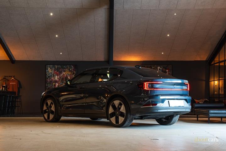 Blå Polestar 2 fra 2023