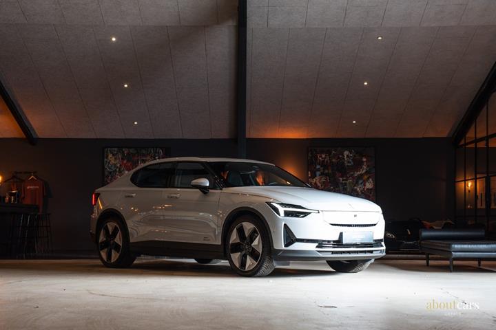 Hvid Polestar 2 fra 2024