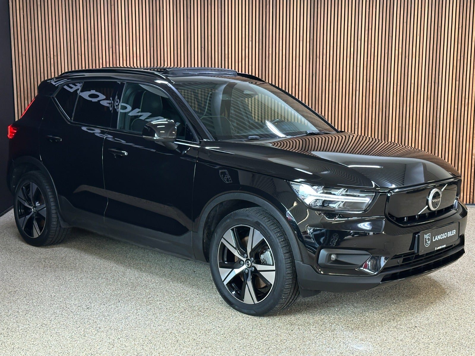 Gul Volvo XC40 fra 2021