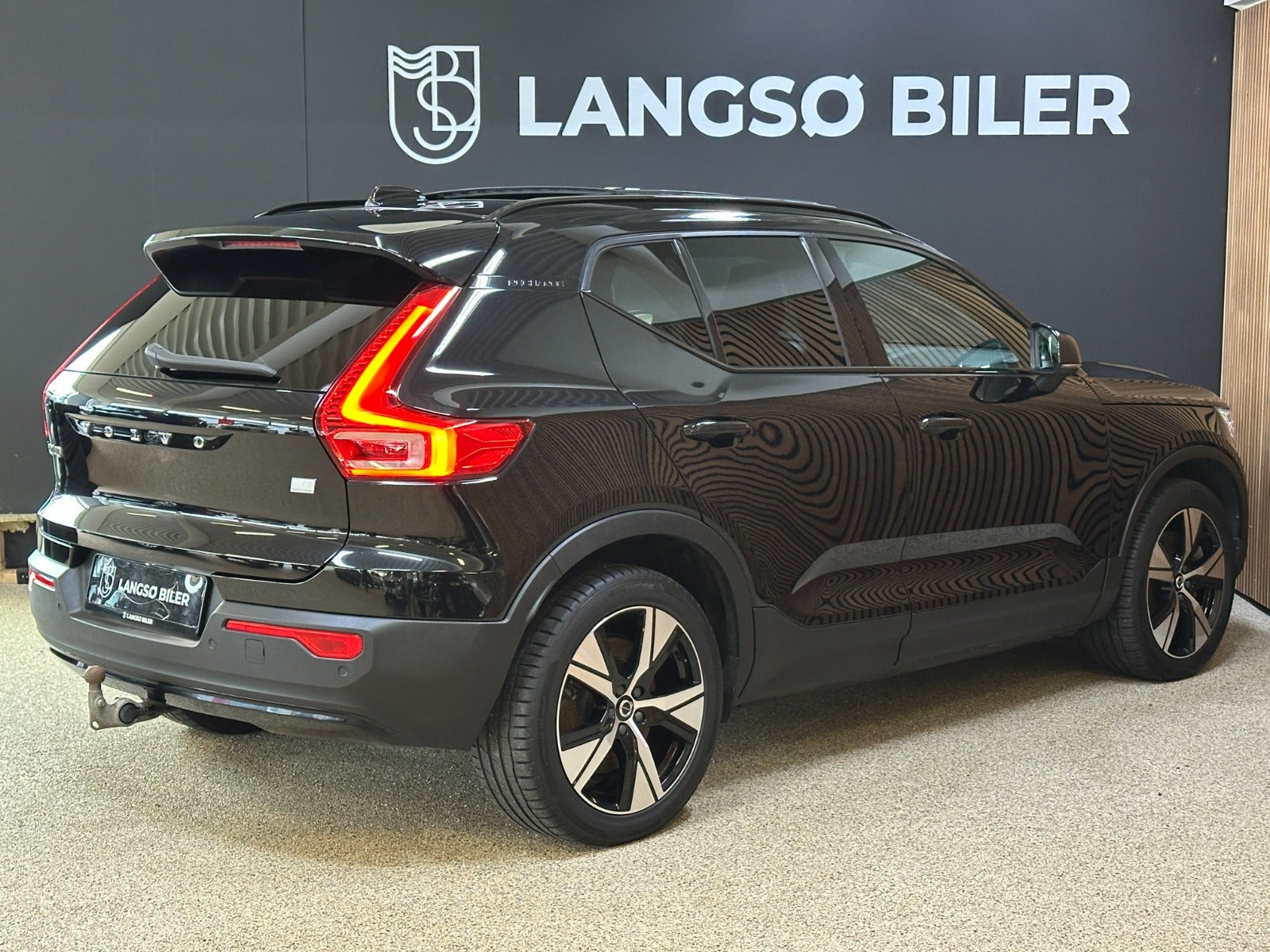 Gul Volvo XC40 fra 2021