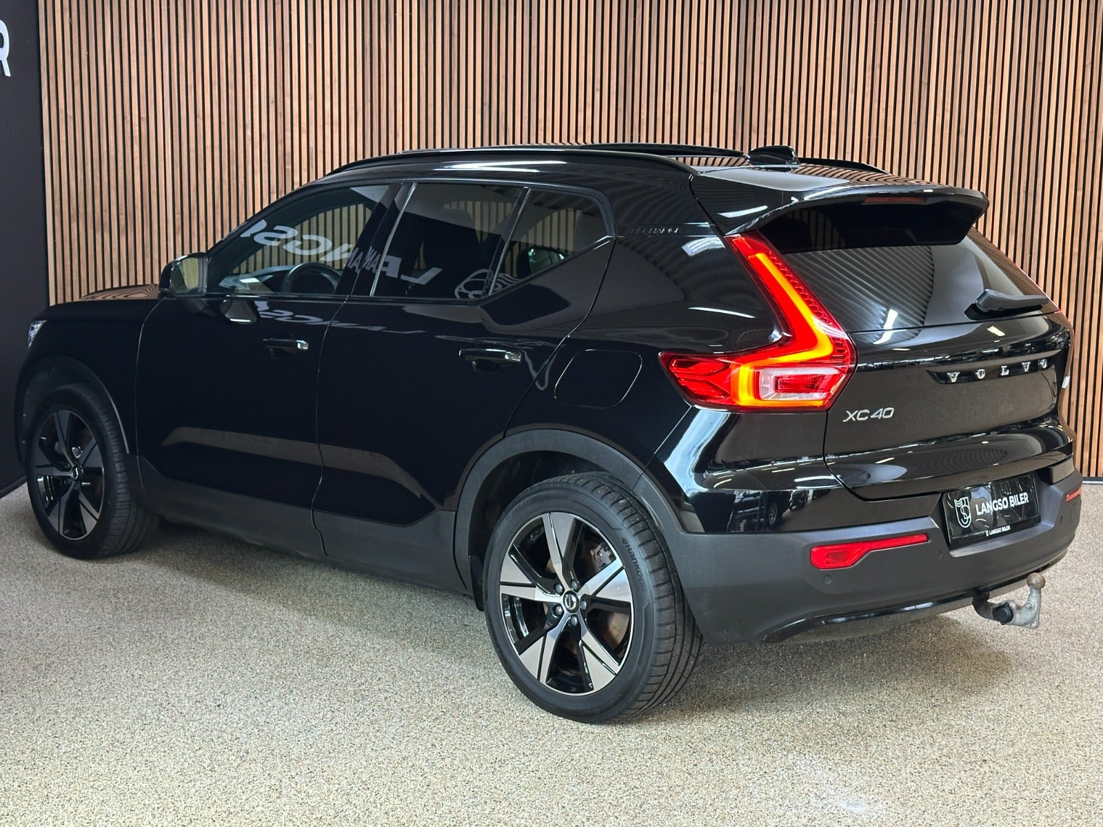 Gul Volvo XC40 fra 2021