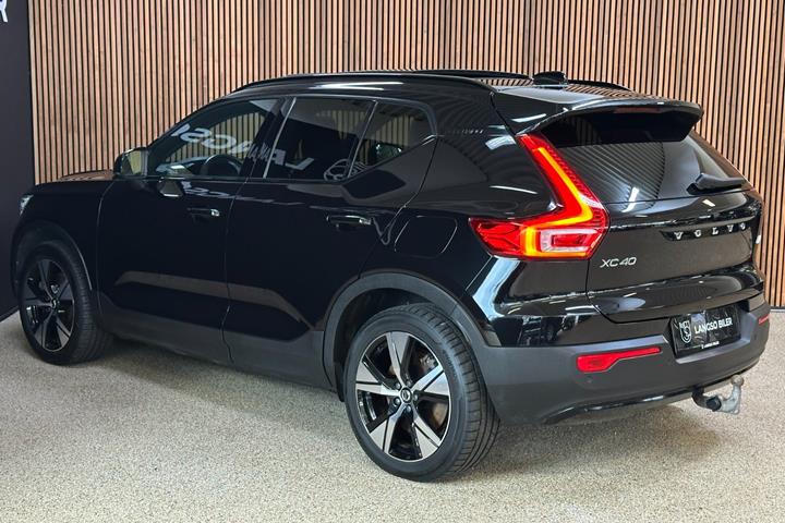 Gul Volvo XC40 fra 2021