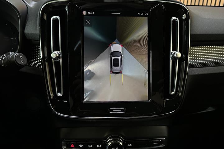 Gul Volvo XC40 fra 2021