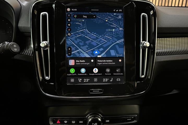 Gul Volvo XC40 fra 2021