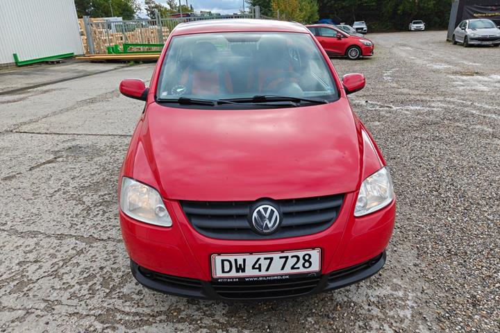 Gul VW Fox fra 2006