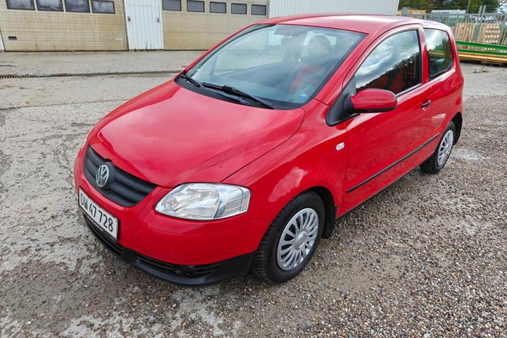Gul VW Fox fra 2006