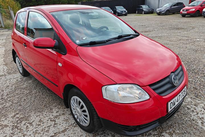 Gul VW Fox fra 2006