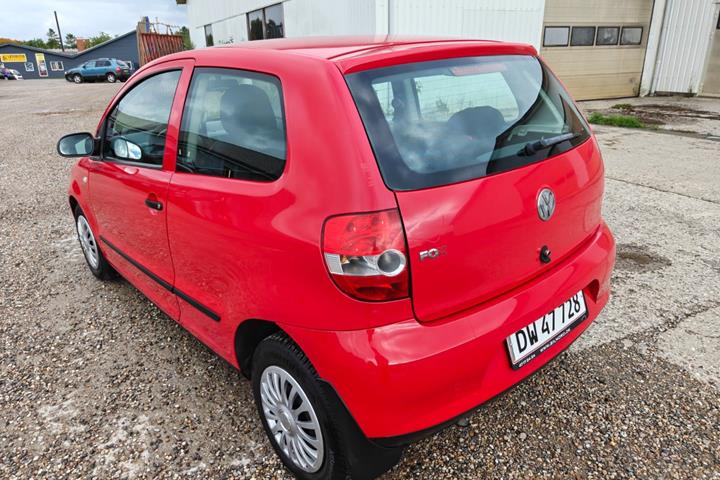 Gul VW Fox fra 2006