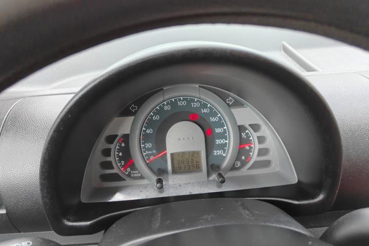 Gul VW Fox fra 2006