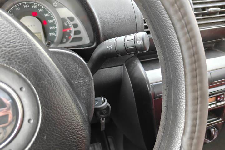 Gul VW Fox fra 2006