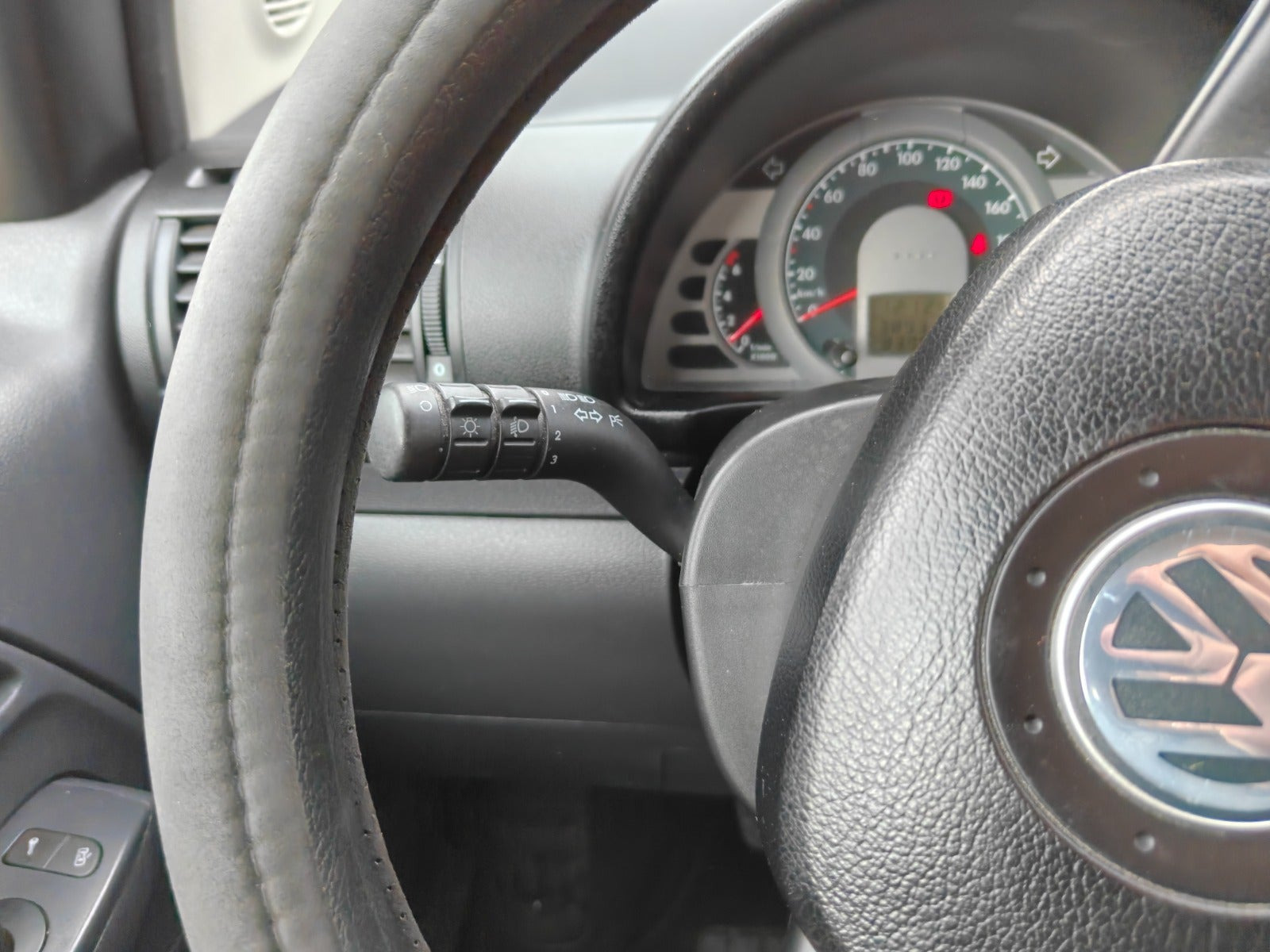 Gul VW Fox fra 2006