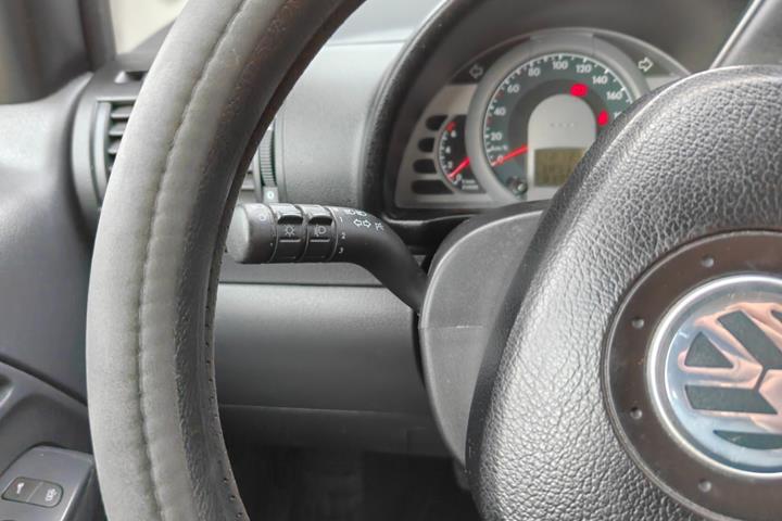 Gul VW Fox fra 2006