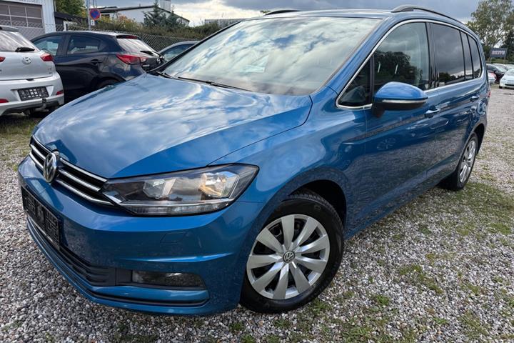 Blå VW Touran fra 2018