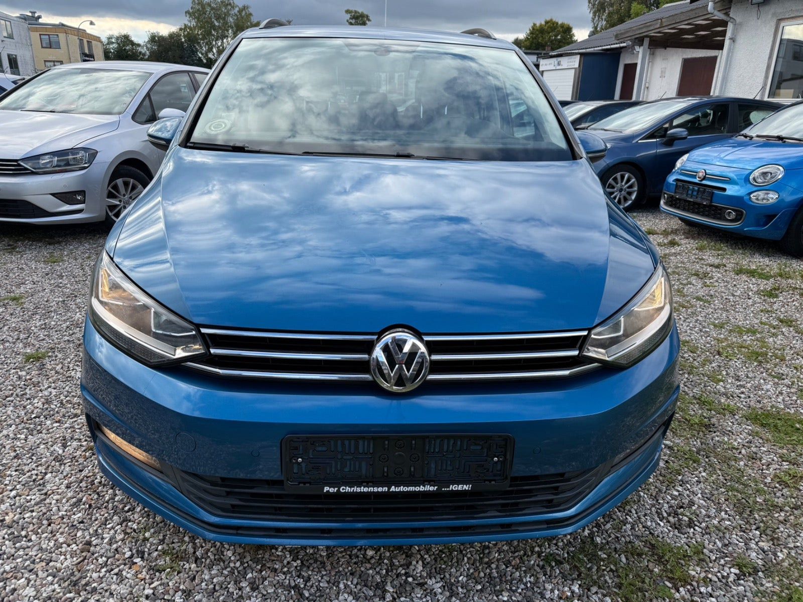 Blå VW Touran fra 2018