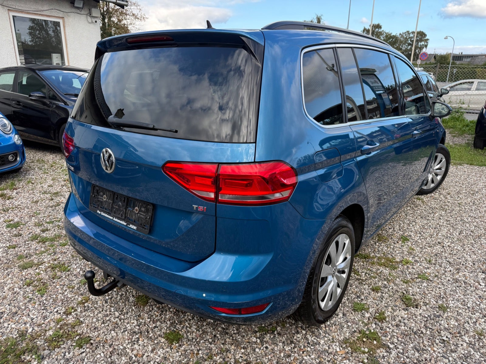 Blå VW Touran fra 2018