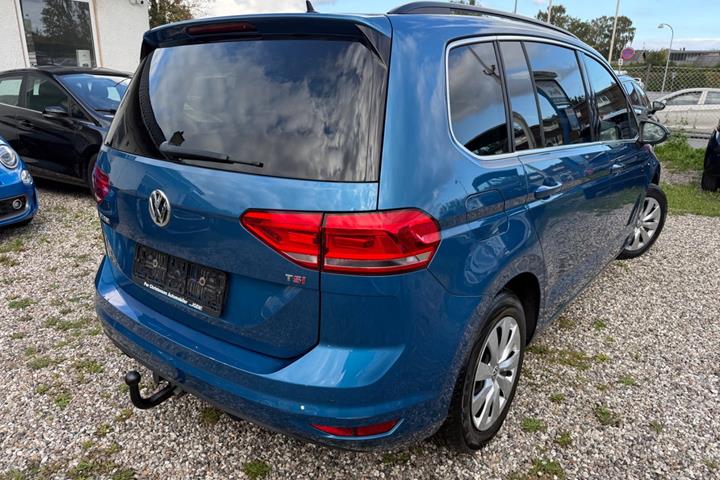 Blå VW Touran fra 2018