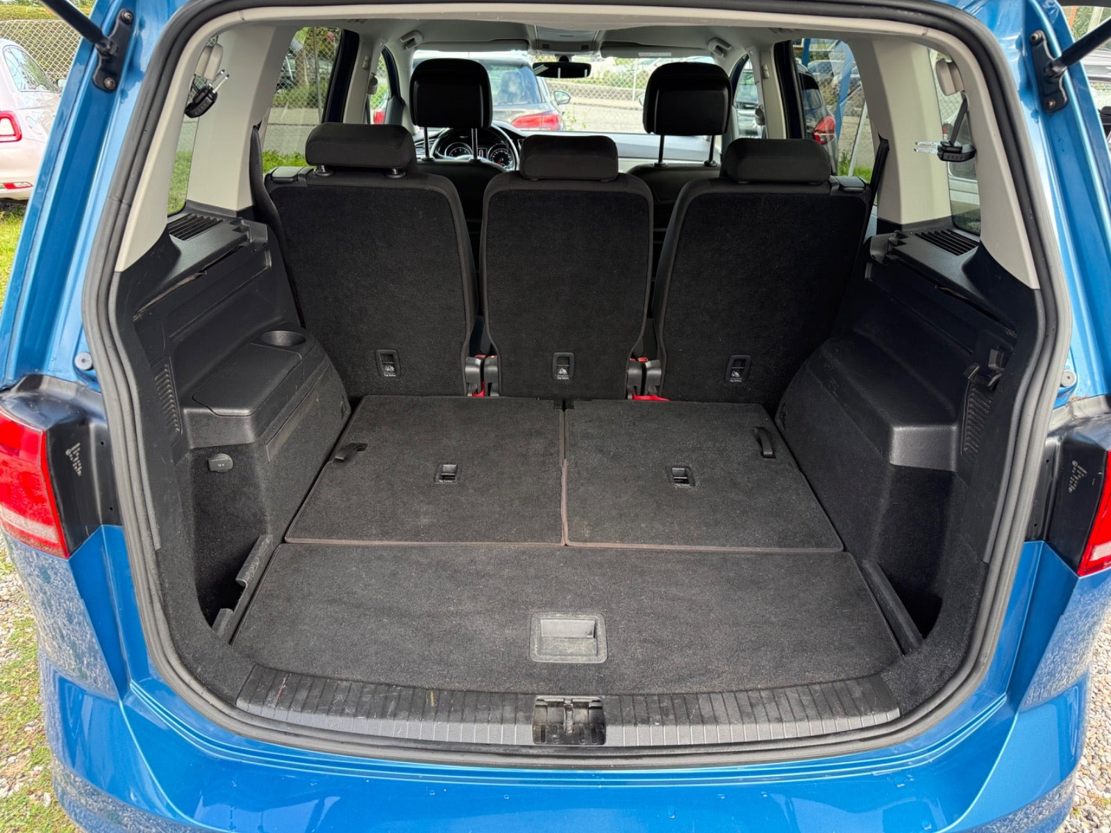 Blå VW Touran fra 2018