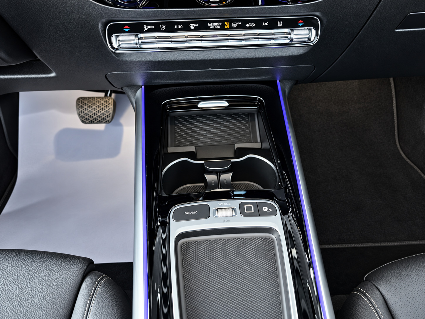 Hvid Mercedes EQA350 fra 2024