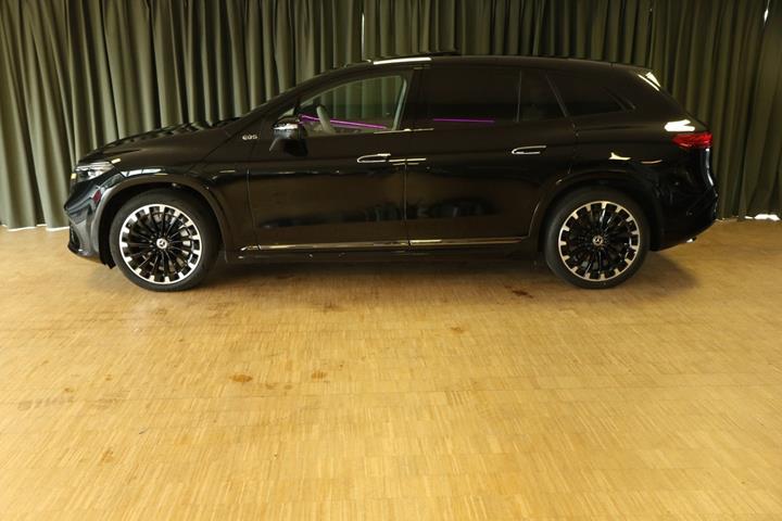 Grøn Mercedes EQS450 SUV fra 2023