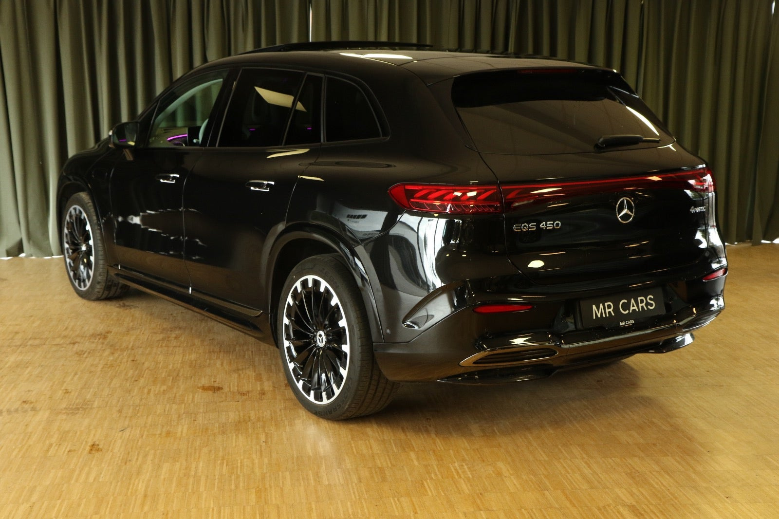 Grøn Mercedes EQS450 SUV fra 2023
