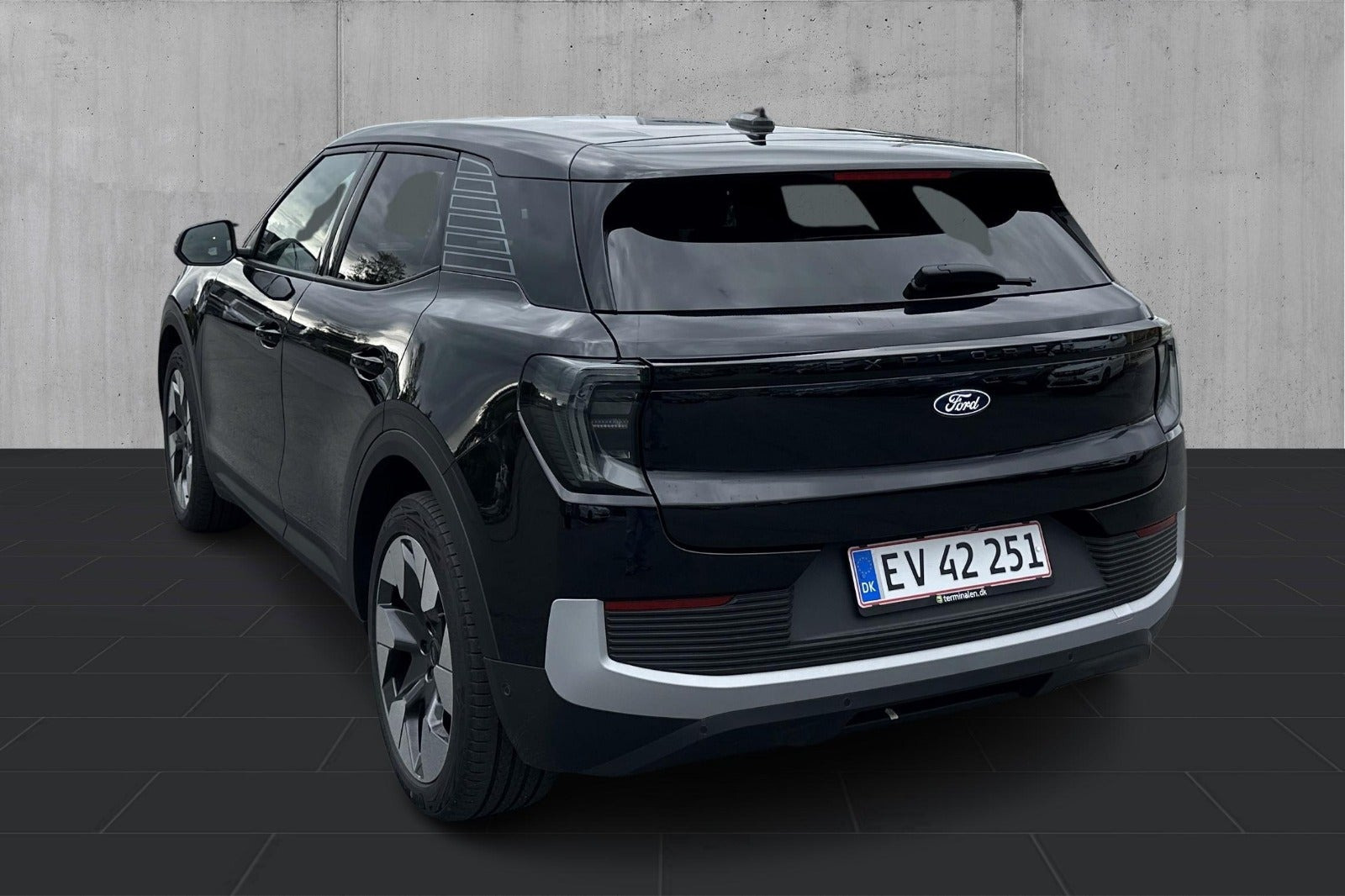 Sort Ford Explorer fra 2025