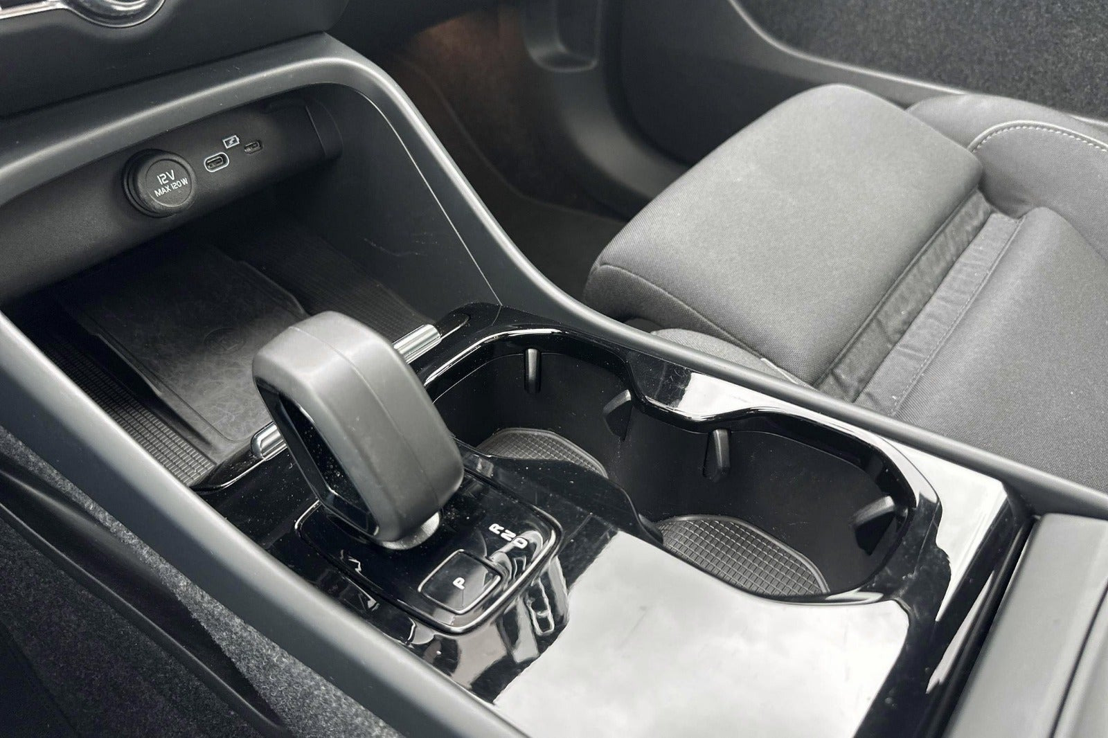 Sort Volvo C40 fra 2023